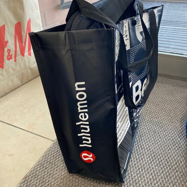 lululemon athletica Polo Park Winnipeg, MB