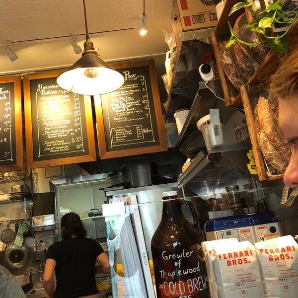 3/2/2019 tarihinde Rod A.ziyaretçi tarafından Provender Coffee'de çekilen fotoğraf