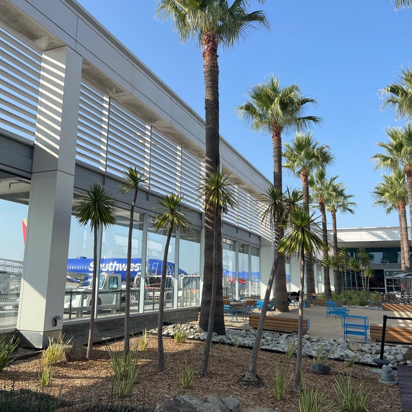 รูปภาพถ่ายที่ Long Beach Airport (LGB) โดย Rod A. เมื่อ 10/6/2022