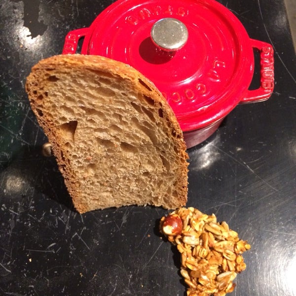 Le #granola maison au sirop d'érable et le pain grillé au levain 😊🍞 #breakfast #passiondupain