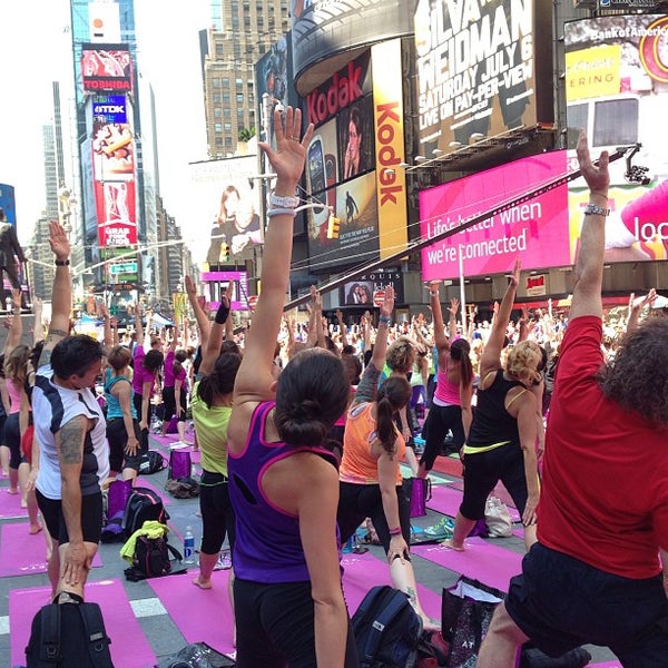 Das Foto wurde bei Solstice In Times Square von Susie S. am 6/21/2013 aufgenommen