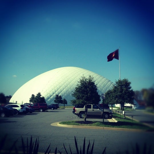 11/5/2012 tarihinde Tamer T.ziyaretçi tarafından Inova Sports Performance Center at Redskins Park'de çekilen fotoğraf