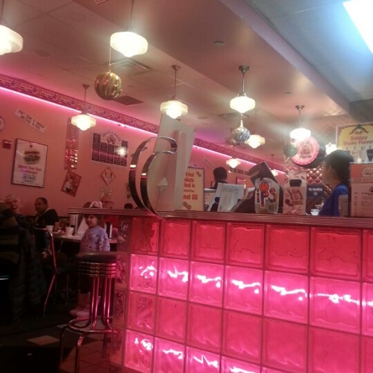 Photo taken at Cheeburger Cheeburger by Claire J S. on 12/27/2012