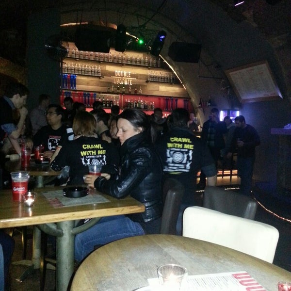 3/21/2013 tarihinde Ersoy K.ziyaretçi tarafından Double Trouble Music Bar'de çekilen fotoğraf