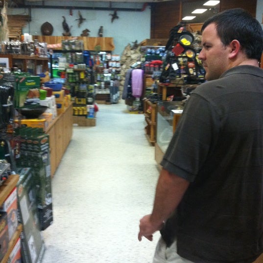 10/25/2012 tarihinde Tara A.ziyaretçi tarafından Bill Jackson&#39;s Shop For Adventure'de çekilen fotoğraf