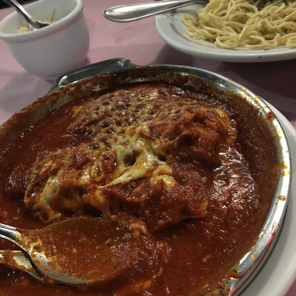 Das Foto wurde bei Restaurante Spaghetto von Dessa V. am 5/6/2019 aufgenommen