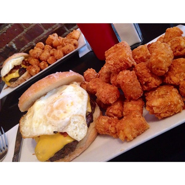 9/9/2014 tarihinde Gracie L.ziyaretçi tarafından The Burger Bistro'de çekilen fotoğraf
