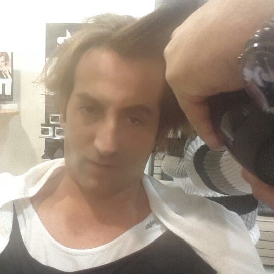 3/15/2014にErgürler O.がErhan Delen &amp; Volkan Taşcı Hair&amp;Make Up Studioで撮った写真