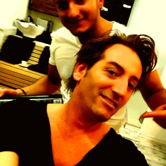 6/21/2014にErgürler O.がErhan Delen &amp; Volkan Taşcı Hair&amp;Make Up Studioで撮った写真