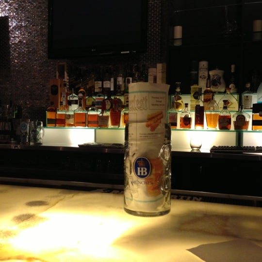 10/18/2012にChats C.がElle&#39;s Restaurant + Loungeで撮った写真