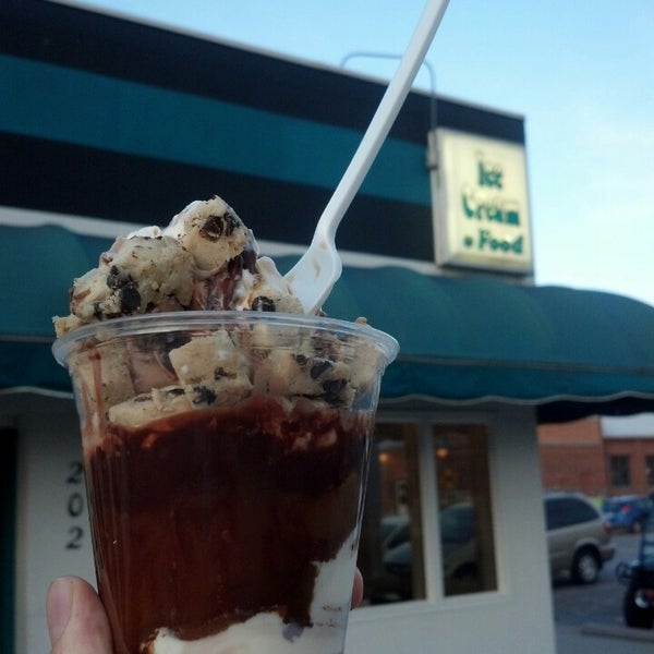 Photo taken at Armadillos Ice Cream Shoppe by Hayden W. on 3/16/2013
