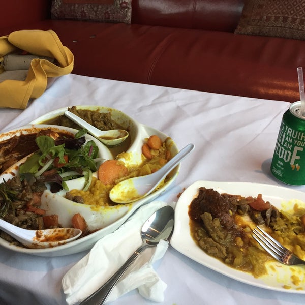 รูปภาพถ่ายที่ Lucy Ethiopian Restaurant &amp; Lounge โดย Nekia P. เมื่อ 8/22/2015
