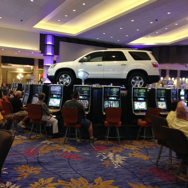 รูปภาพถ่ายที่ Grand Falls Casino โดย Ben G. เมื่อ 8/3/2013