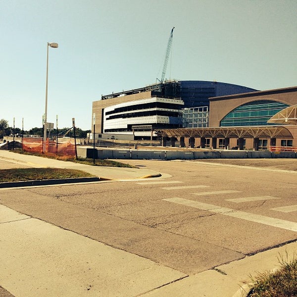 9/20/2013 tarihinde Ben G.ziyaretçi tarafından Sioux Falls Arena'de çekilen fotoğraf