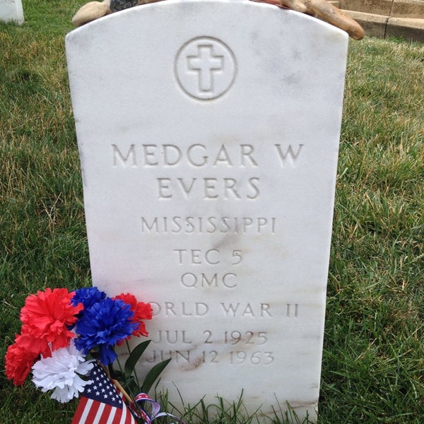 Medgar Evers Grave - Cemetery in Arlington