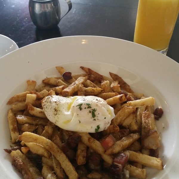 I got breakfast poutine and the french fries were dry and soft. The sauce was watery and the  pork belly was really though. The food looked disgusting and tasted bad.