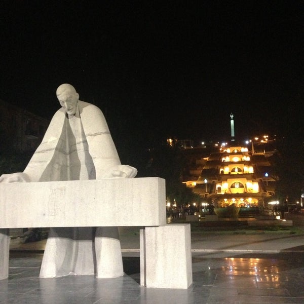 Fotos em Ալեքսանդր Թամանյանի արձան - Erevan, Yerevan