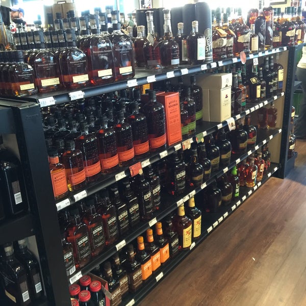 Photo taken at Buster&#39;s Liquors &amp; Wines by Sobe S. on 12/22/2015