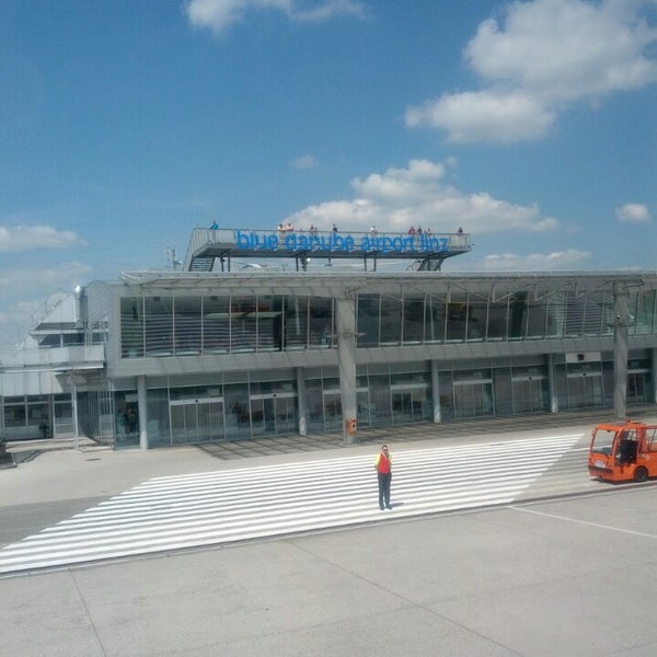 7/12/2013에 Sonie C.님이 Airport Linz (LNZ)에서 찍은 사진