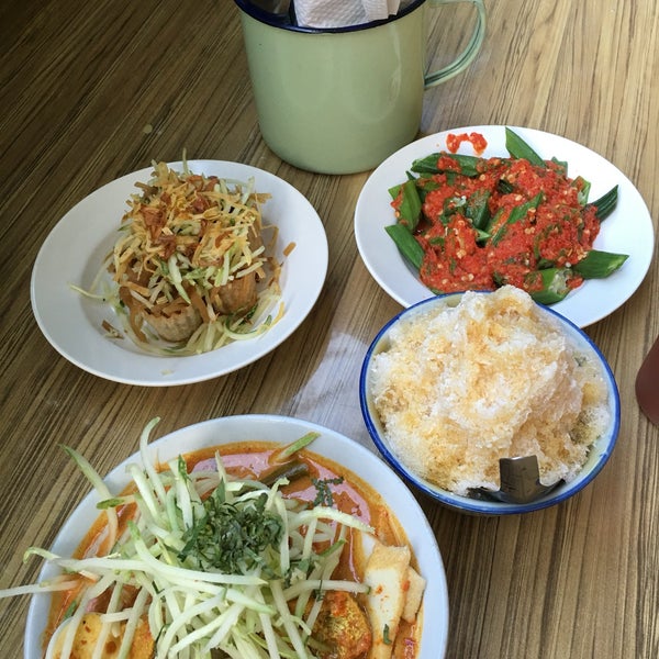 Das Foto wurde bei Straits Food Company von Wong J. am 8/20/2016 aufgenommen