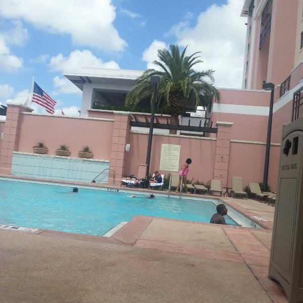 7/6/2013에 ShaShana N.님이 Embassy Suites by Hilton Orlando Lake Buena Vista South에서 찍은 사진