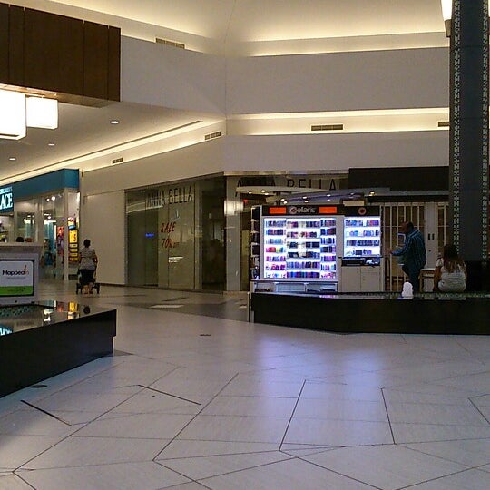 8/2/2013 tarihinde Alexander R.ziyaretçi tarafından Conestoga Mall'de çekilen fotoğraf