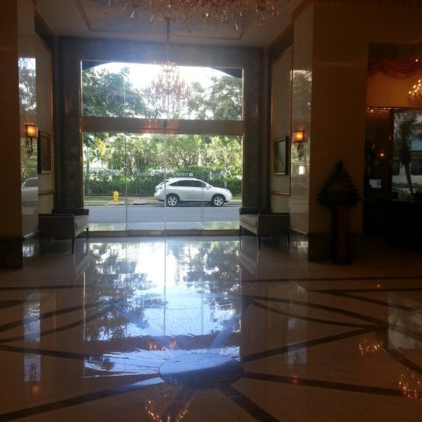 Photo taken at Royal Garden at Waikiki Hotel by ALani A. on 2/20/2013