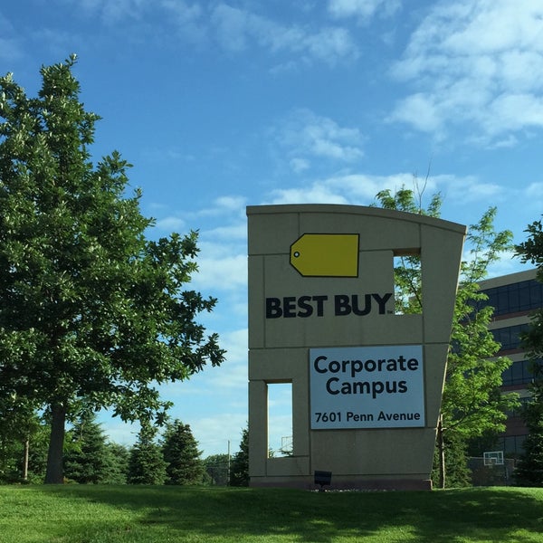 Photo prise au Best Buy Corporate HQ par Karl N. le7/8/2015