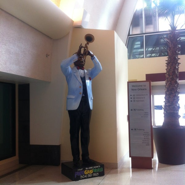 Foto scattata a Louis Armstrong New Orleans International Airport (MSY) da Will il 6/27/2013