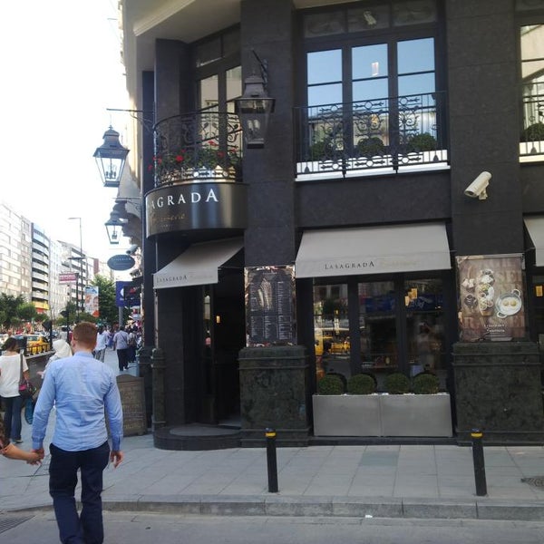 8/3/2013にRubab B.がLasagrada Brasserieで撮った写真