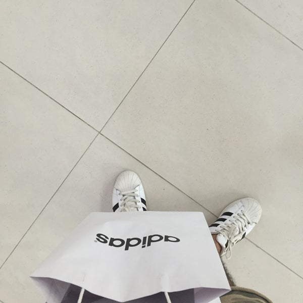 adidas - Tienda de artículos deportivos