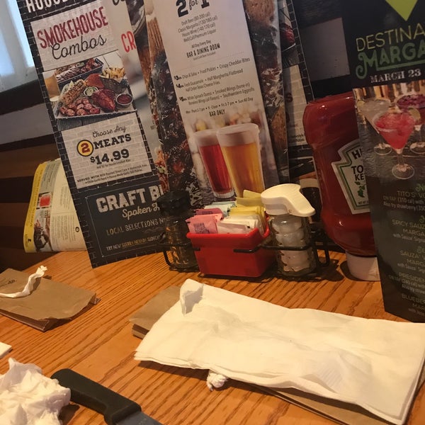 Photo taken at Chili&#39;s Grill &amp; Bar by Angel O. on 3/30/2017