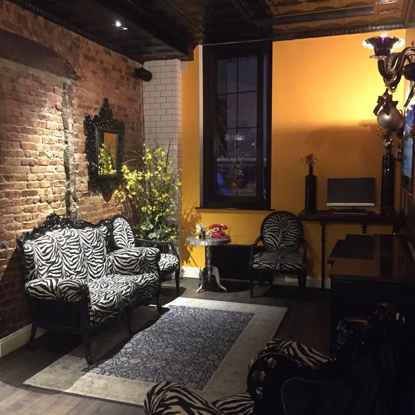 3 min walking distance to Soho hub- Prince St pizza, unique Elizabeth St shops, and hot spot restaurants. Rooms are really unique: exposed brick, lots of window views, clean, and modern updates