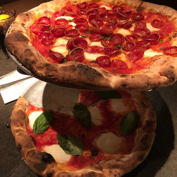 รูปภาพถ่ายที่ Pizzeria Stella โดย Morgan M. เมื่อ 3/10/2019