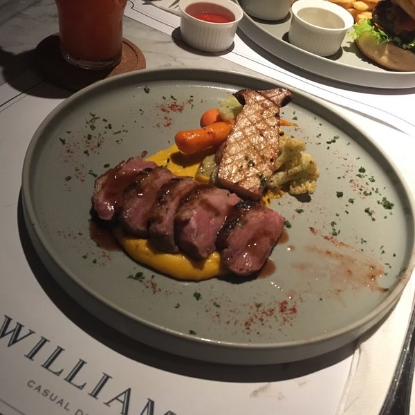 Foto tirada no(a) William&#39;s por Jonathan L. em 12/10/2017