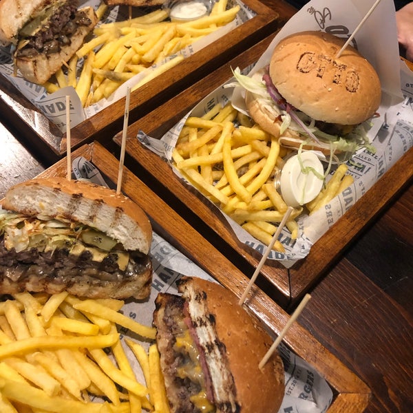 Photo taken at OTTOBROS Burger &amp; Coffee ANT by Begum A. on 6/9/2019
