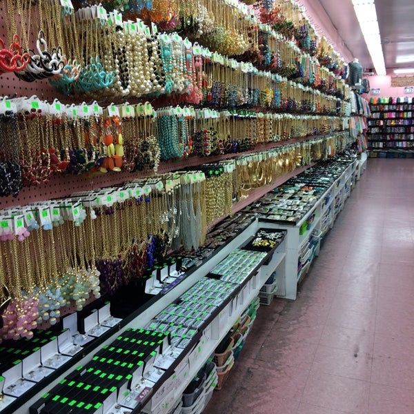 Earrings Plaza Jewelry Store in Koreatown