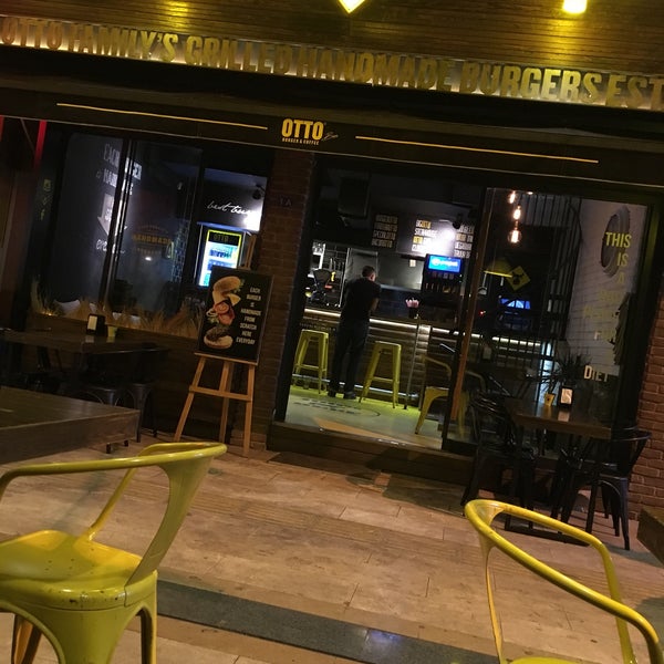 11/8/2017 tarihinde Hüseyin Ç.ziyaretçi tarafından OTTOBROS Burger &amp; Coffee ANT'de çekilen fotoğraf