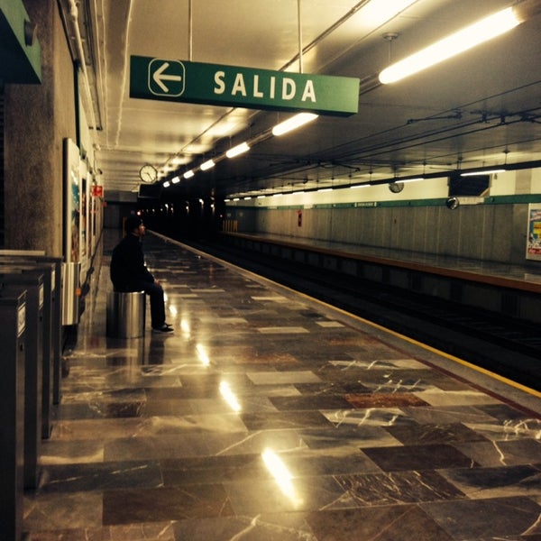 Fotos en L2 Tren Ligero Estación Cristobal de Oñate La Penal 3 tips