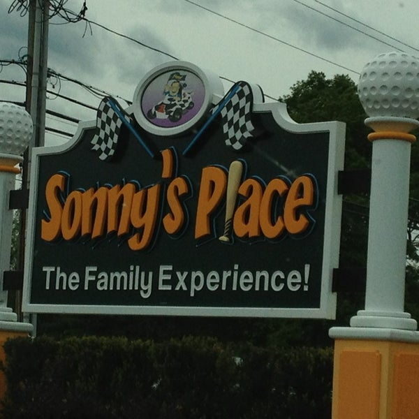 Foto tirada no(a) Sonny&#39;s Place por Susan P. em 5/18/2013