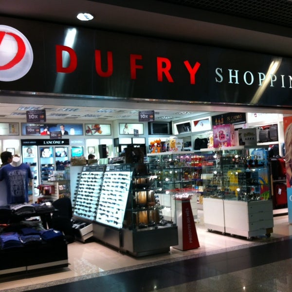 Foto tirada no(a) Dufry Shopping por Denise N. em 8/19/2014