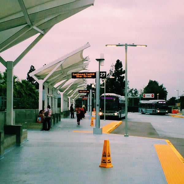 รูปภาพถ่ายที่ Metro El Monte Station โดย Jack C. เมื่อ 7/27/2015