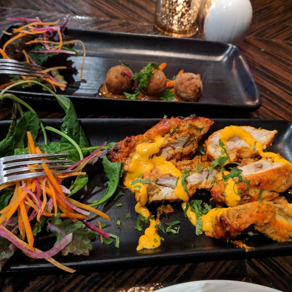 Снимок сделан в Spice Affair Beverly Hills Indian Restaurant пользователем Yurij B. 1/20/2019