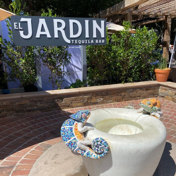 Foto tirada no(a) El Jardin Tequila Bar por Rodrigo A. em 6/27/2021