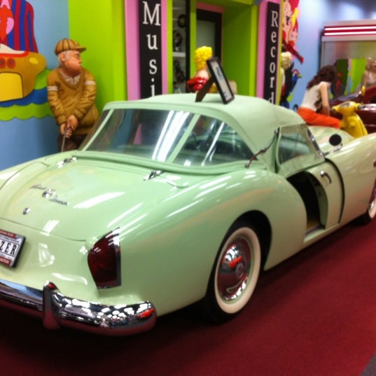 Снимок сделан в Miami&#39;s Auto Museum at the Dezer Collection пользователем Alicia V. 11/23/2012