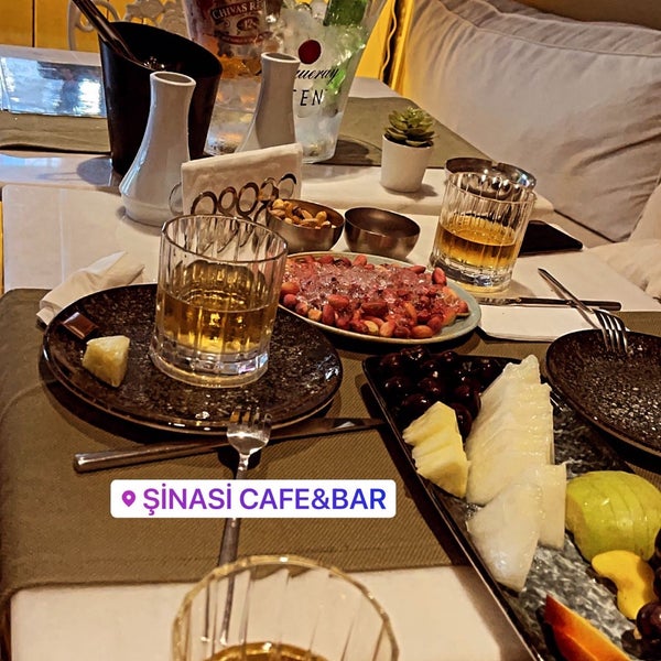 Foto scattata a Şinasi Cafe &amp; Bar &amp; Restaurant da Mustafa P. il 8/6/2021