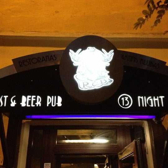 Foto diambil di R&amp;B Pub (Roast &amp; Beer) Tilto oleh Thomas H. pada 9/27/2012