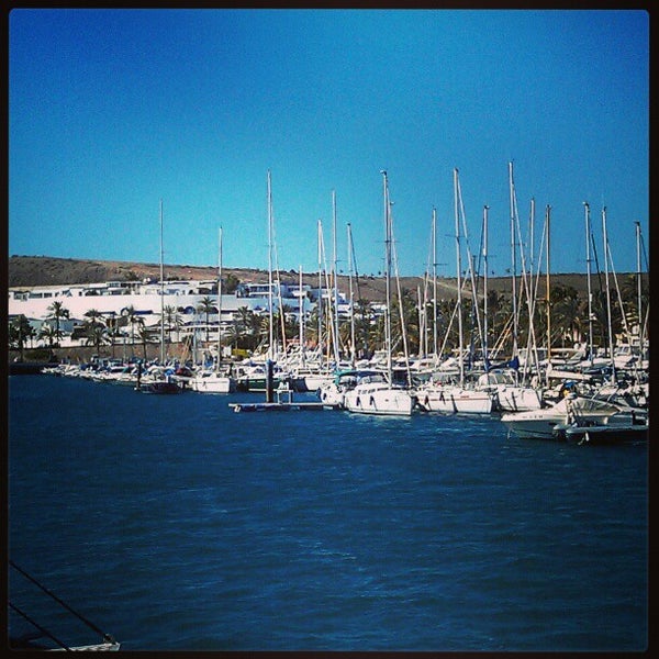 Das Foto wurde bei La Punta Yacht Club Pasito Blanco von Josh W. am 1/6/2013 aufgenommen