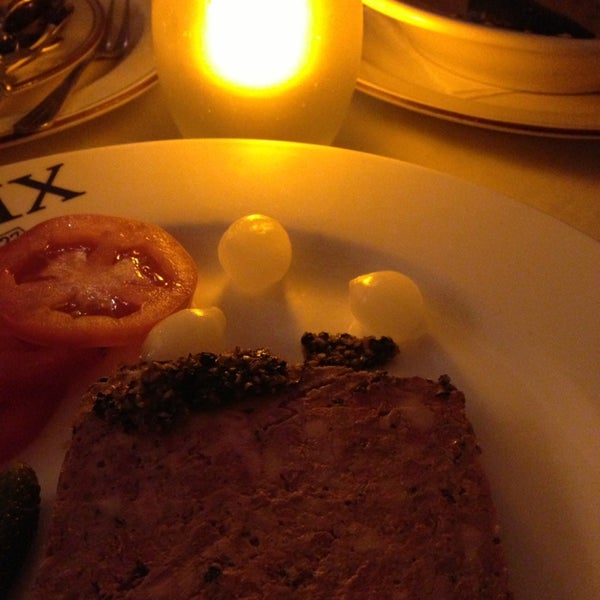 Foto tirada no(a) Taix French Restaurant por Joanne C. em 3/23/2013
