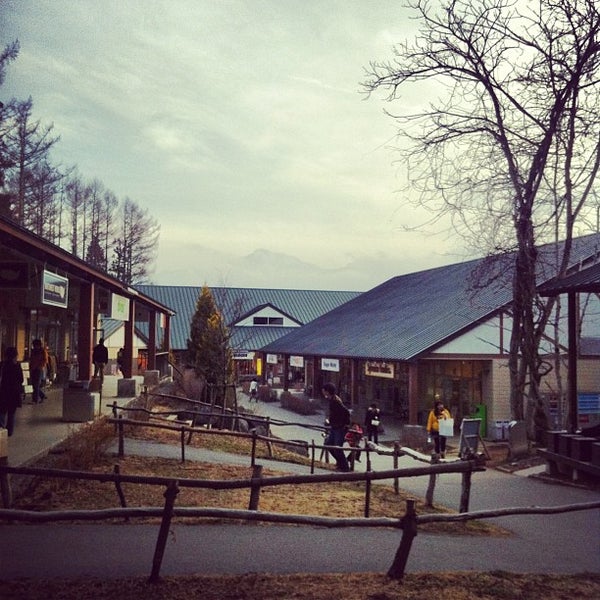 八ヶ岳リゾートアウトレット Yatsugatake Resort Outlet 北杜市のアウトレットモール 八ヶ岳リゾートアウトレット Yatsugatake Resort Outlet 北杜市のアウトレットモール